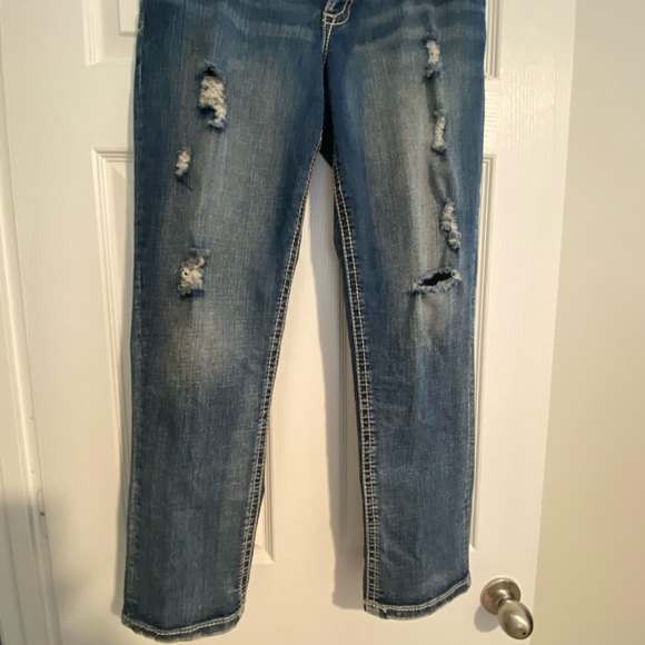 Maurices  Distressed Jeans - Picture 3 of 4